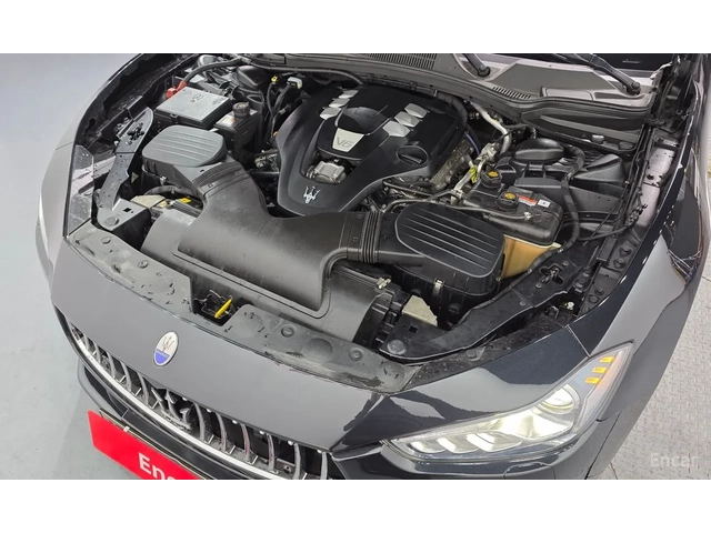 Maserati Ghibli 3.0 V6 / COGNAC INT / PANO / ЩОРИ - автомобили, коли, обяви за нови и употребявани 4
