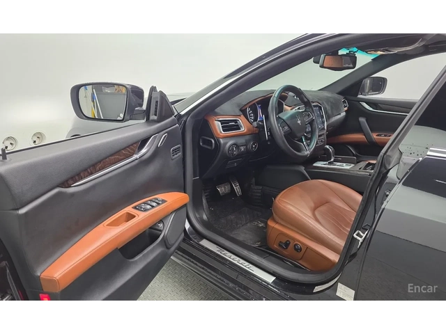 Maserati Ghibli 3.0 V6 / COGNAC INT / PANO / ЩОРИ - автомобили, коли, обяви за нови и употребявани 5