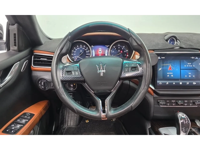 Maserati Ghibli 3.0 V6 / COGNAC INT / PANO / ЩОРИ - автомобили, коли, обяви за нови и употребявани 7