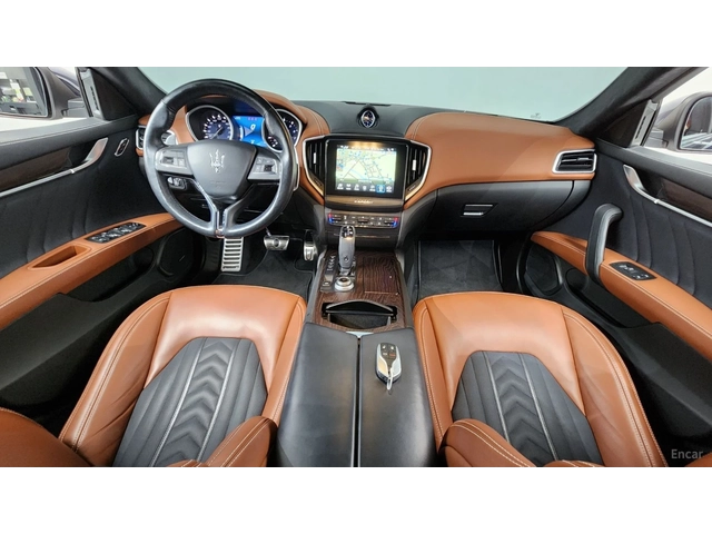 Maserati Ghibli 3.0 GranLusso* КОЖА* ОБДУХВ* НАВИ* ПАНО - автомобили, коли, обяви за нови и употребявани 4