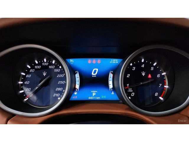 Maserati Ghibli 3.0 GranLusso* КОЖА* ОБДУХВ* НАВИ* ПАНО - автомобили, коли, обяви за нови и употребявани 5