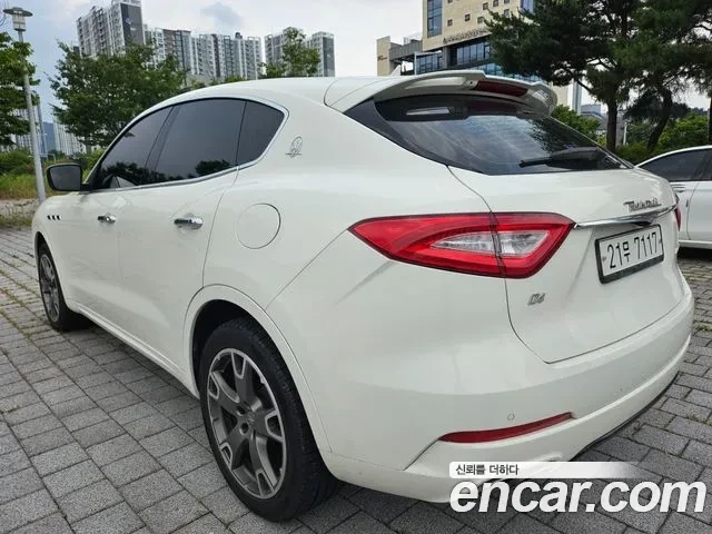 Maserati Levante ДИЗЕЛ | 2 КЛЮЧА | ПАНОРАМА - автомобили, коли, обяви за нови и употребявани 2
