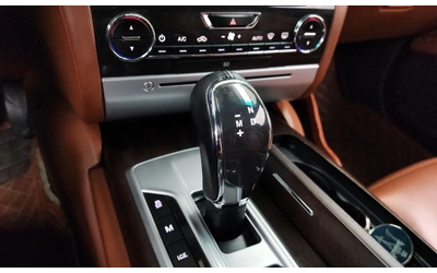Maserati Quattroporte 3.0 DIESEL 275к.с. * ОБДУХВАНЕ * ЕЛ. ЗАДНИ СЕДАЛКИ - автомобили, коли, обяви за нови и употребявани 9