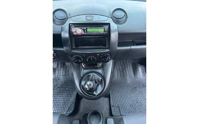 Mazda 2 1.3I 75KC - автомобили, коли, обяви за нови и употребявани 11