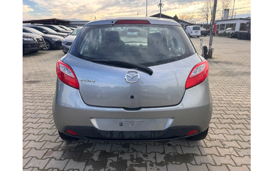 Mazda 2 1.3GAZ NAVI EURO 5 - автомобили, коли, обяви за нови и употребявани 6