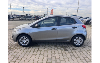 Mazda 2 1.3GAZ NAVI EURO 5 - автомобили, коли, обяви за нови и употребявани 8