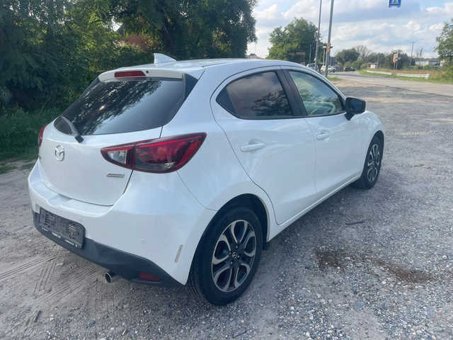 Mazda 2 1.5D-NAVI-TOPP - автомобили, коли, обяви за нови и употребявани 6