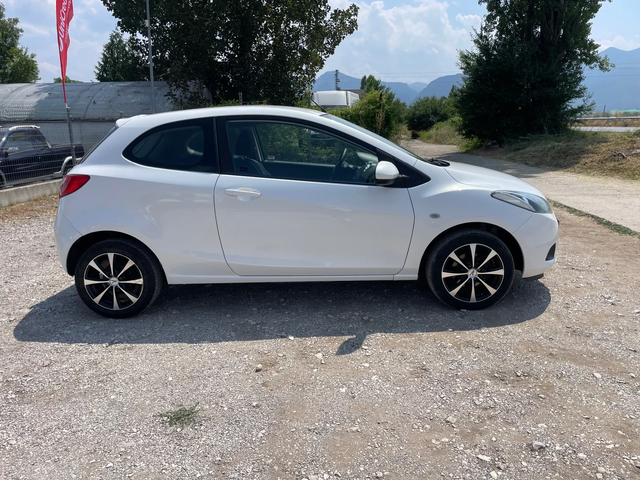 Mazda 2 1.4HDI-ITALIA - автомобили, коли, обяви за нови и употребявани 3