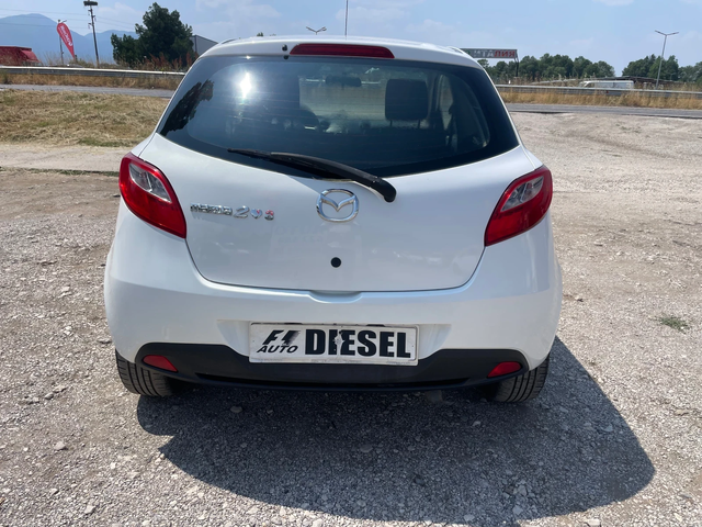 Mazda 2 1.4HDI-ITALIA - автомобили, коли, обяви за нови и употребявани 8