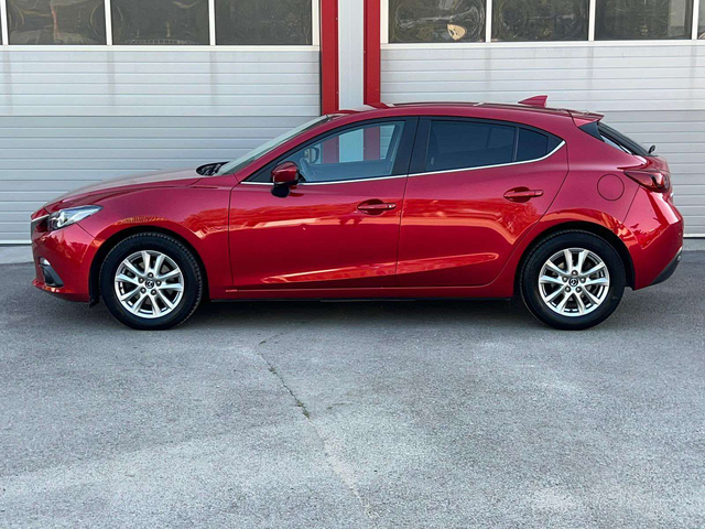 Mazda 3 1.5D - автомобили, коли, обяви за нови и употребявани 3