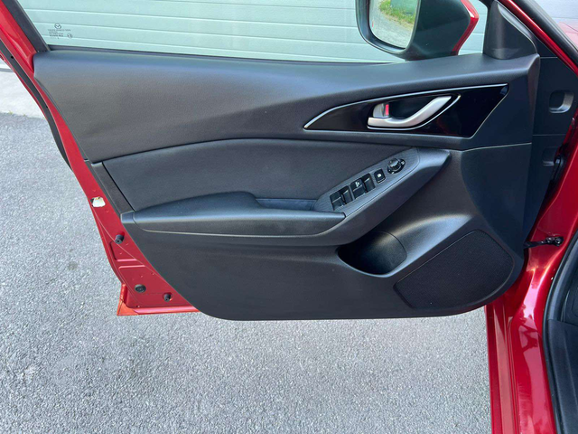 Mazda 3 1.5D - автомобили, коли, обяви за нови и употребявани 6