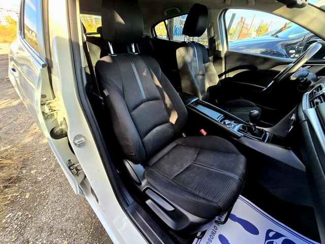 Mazda 3 2.0 SkyActiv-G (120 кс) - автомобили, коли, обяви за нови и употребявани 11