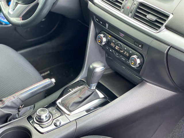 Mazda 3 1.5D Skyactiv - автомобили, коли, обяви за нови и употребявани 11