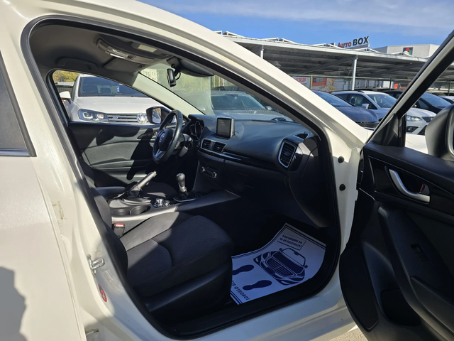 Mazda 3 1.5 SKYACTIV 100к.с Топ състояние - автомобили, коли, обяви за нови и употребявани 12
