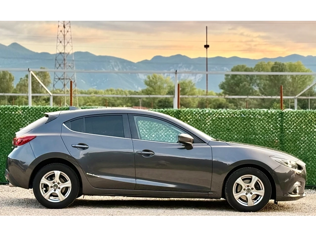 Mazda 3 2.2D KEYLESS GO* EURO 6 - автомобили, коли, обяви за нови и употребявани 7