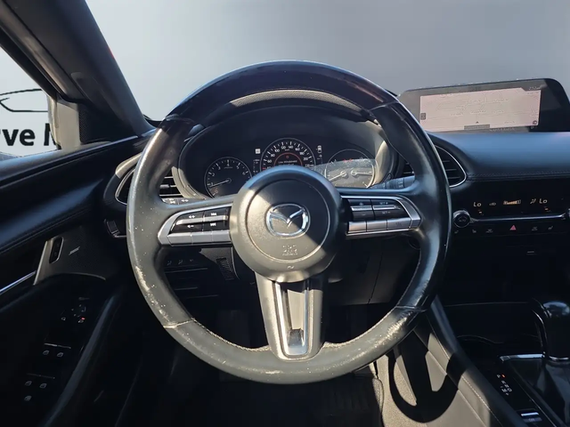 Mazda 3 GT Auto * HUD / BOSE / LEATHER / SUNROOF / DRIVER Front Wheel Drive - автомобили, коли, обяви за нови и употребявани 12
