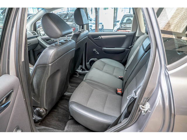 Mercedes A200 CDI/Подгрев/Авантгард/Автомат/Темпомат - автомобили, коли, обяви за нови и употребявани 7