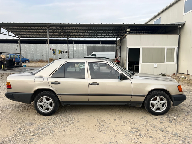 Mercedes-Benz 124 200D 72к.с. Шибедах - автомобили, коли, обяви за нови и употребявани 3
