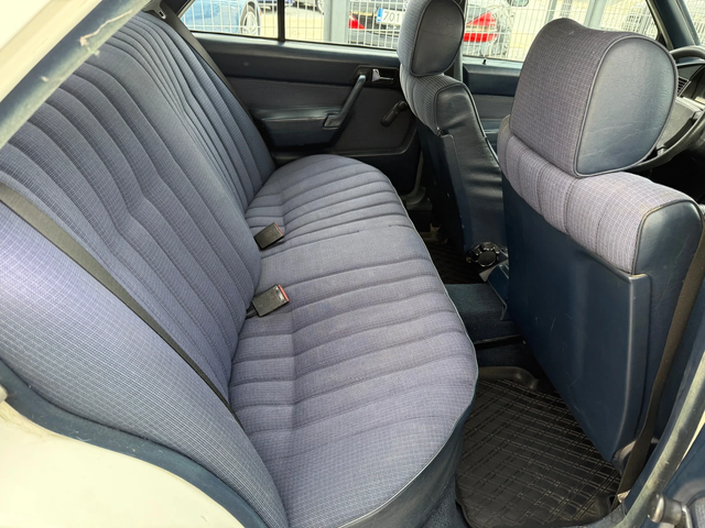 Mercedes-Benz 190 2.0D* 1985г* БЕЗ РЪЖДИ* ТЯСНАТА ЛАЙСНА* - автомобили, коли, обяви за нови и употребявани 10