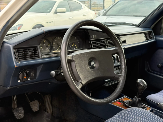 Mercedes-Benz 190 2.0D* 1985г* БЕЗ РЪЖДИ* ТЯСНАТА ЛАЙСНА* - автомобили, коли, обяви за нови и употребявани 6
