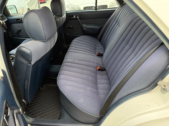 Mercedes-Benz 190 2.0D* 1985г* БЕЗ РЪЖДИ* ТЯСНАТА ЛАЙСНА* - автомобили, коли, обяви за нови и употребявани 9