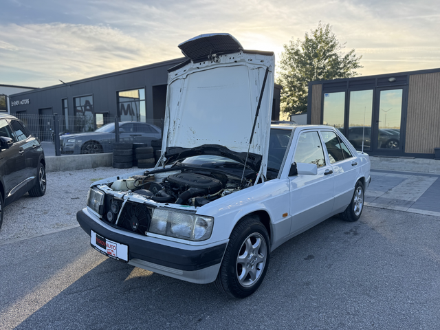 Mercedes-Benz 190 Mercedes-Benz 190 - автомобили, коли, обяви за нови и употребявани 10