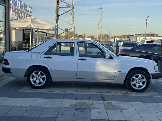 Mercedes-Benz 190 Mercedes-Benz 190 - автомобили, коли, обяви за нови и употребявани 13