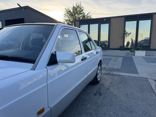 Mercedes-Benz 190 Mercedes-Benz 190 - автомобили, коли, обяви за нови и употребявани 15