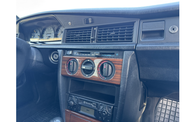 Mercedes-Benz 190 Mercedes-Benz 190 - автомобили, коли, обяви за нови и употребявани 17