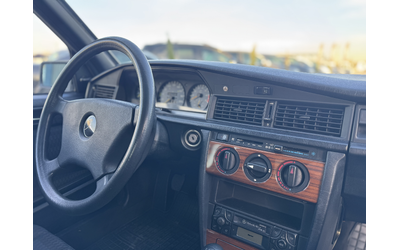 Mercedes-Benz 190 Mercedes-Benz 190 - автомобили, коли, обяви за нови и употребявани 9