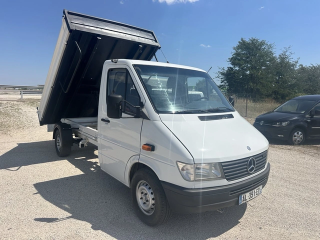 Mercedes-Benz 212 - автомобили, коли, обяви за нови и употребявани 0