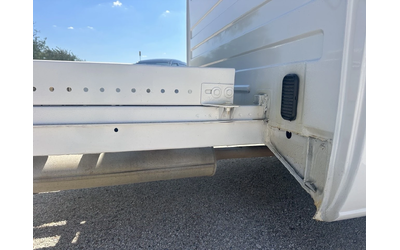 Mercedes-Benz 212 - автомобили, коли, обяви за нови и употребявани 10