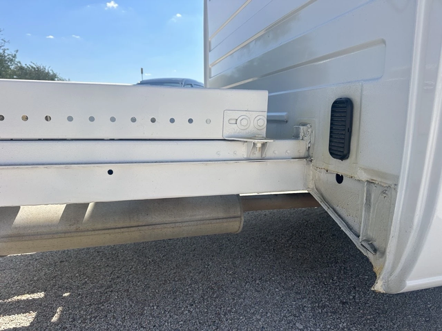 Mercedes-Benz 212 - автомобили, коли, обяви за нови и употребявани 10