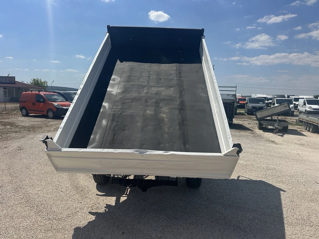 Mercedes-Benz 212 - автомобили, коли, обяви за нови и употребявани 5