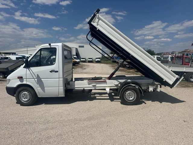 Mercedes-Benz 212 - автомобили, коли, обяви за нови и употребявани 7