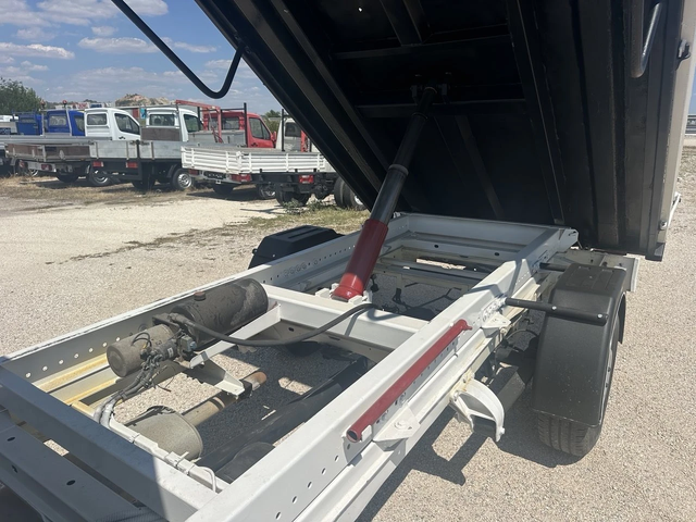 Mercedes-Benz 212 - автомобили, коли, обяви за нови и употребявани 9