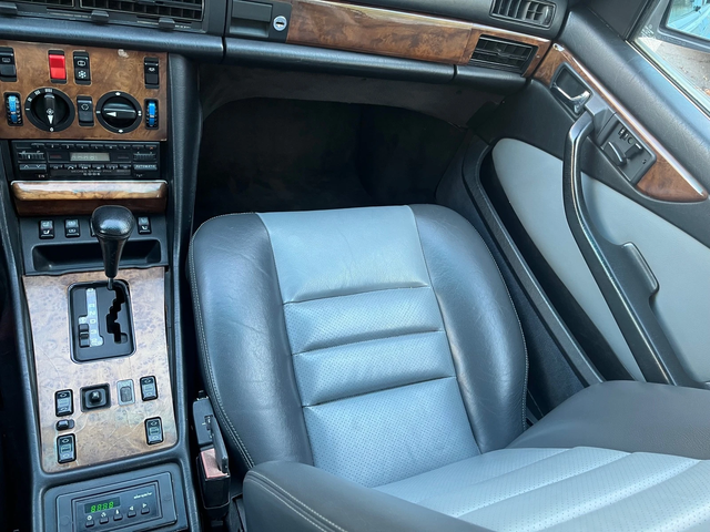 Mercedes-Benz 560 560SEC - автомобили, коли, обяви за нови и употребявани 12