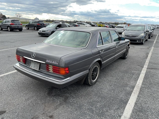Mercedes-Benz 560 SEL - автомобили, коли, обяви за нови и употребявани 3