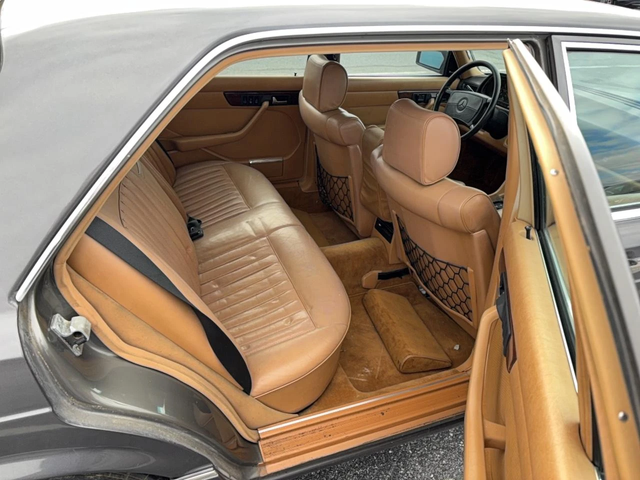 Mercedes-Benz 560 SEL - автомобили, коли, обяви за нови и употребявани 7