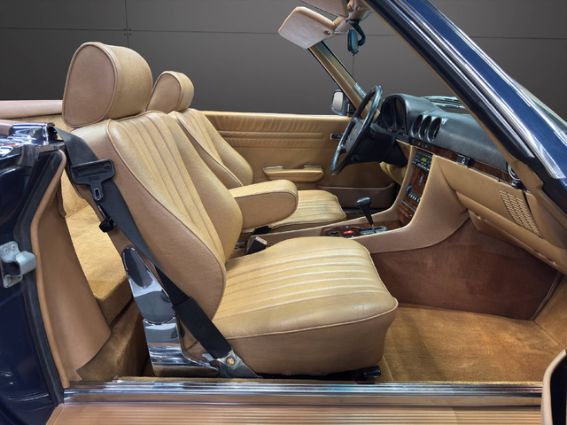 Mercedes-Benz 560 SL - автомобили, коли, обяви за нови и употребявани 31