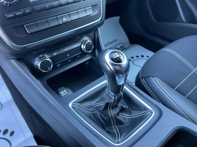 Mercedes-Benz A 180 - автомобили, коли, обяви за нови и употребявани 12