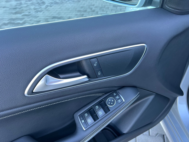 Mercedes-Benz A 180 - автомобили, коли, обяви за нови и употребявани 9