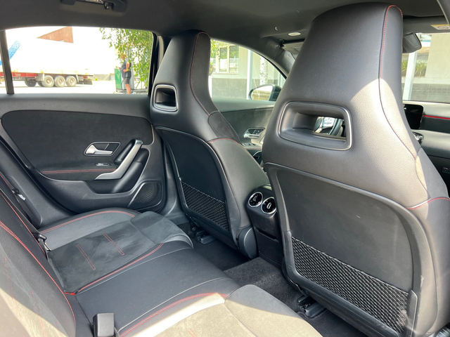 Mercedes-Benz A 180 d AMG Line - автомобили, коли, обяви за нови и употребявани 13