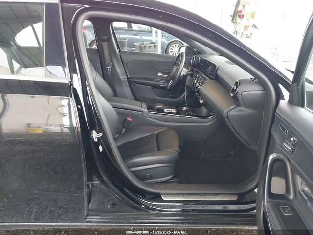 Mercedes-Benz A 220 2.0L I-4 DI, DOHC, VVT, TURBO, 188HP All Wheel Drive - автомобили, коли, обяви за нови и употребявани 4