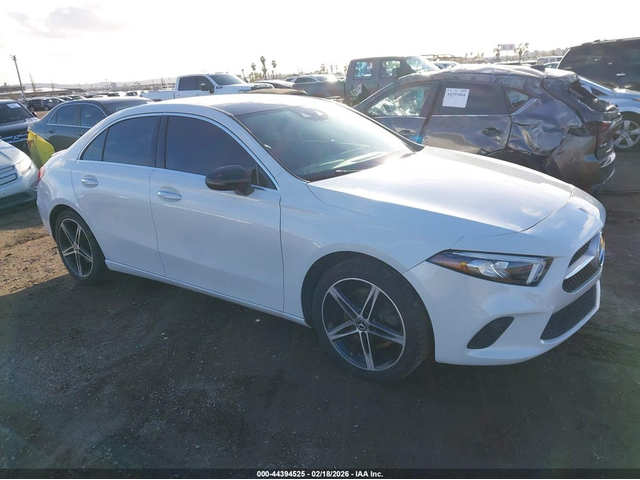 Mercedes-Benz A 220 2.0L I-4 DI, DOHC, VVT, TURBO, 188HP All Wheel Drive - автомобили, коли, обяви за нови и употребявани 0