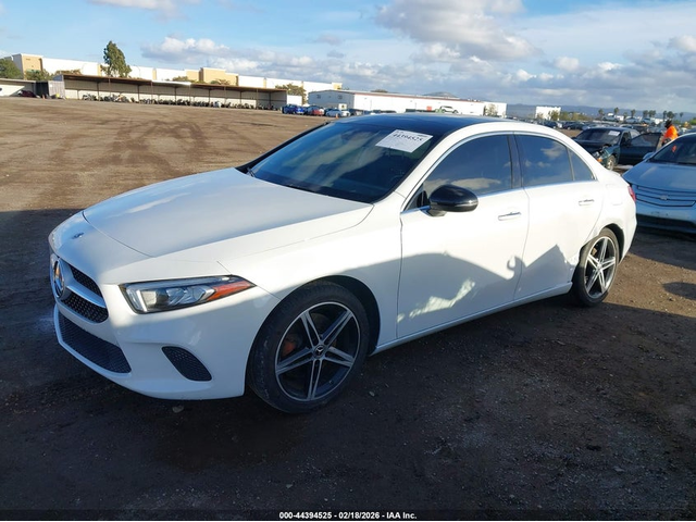 Mercedes-Benz A 220 2.0L I-4 DI, DOHC, VVT, TURBO, 188HP All Wheel Drive - автомобили, коли, обяви за нови и употребявани 1