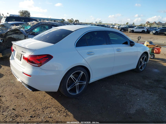 Mercedes-Benz A 220 2.0L I-4 DI, DOHC, VVT, TURBO, 188HP All Wheel Drive - автомобили, коли, обяви за нови и употребявани 3