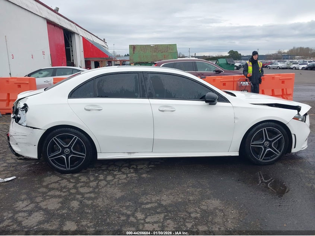 Mercedes-Benz A 220 2.0L I-4 DI, DOHC, VVT, TURBO, 188HP All Wheel Drive - автомобили, коли, обяви за нови и употребявани 12