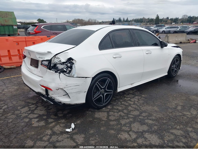 Mercedes-Benz A 220 2.0L I-4 DI, DOHC, VVT, TURBO, 188HP All Wheel Drive - автомобили, коли, обяви за нови и употребявани 3