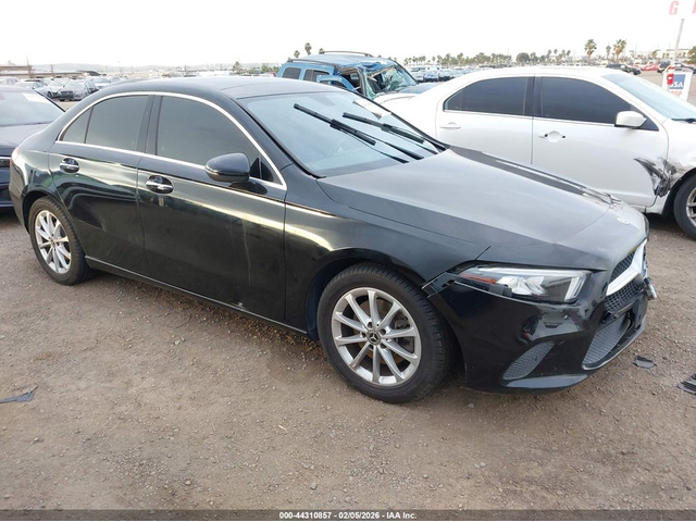 Mercedes-Benz A 220 2.0L I-4 DI, DOHC, VVT, TURBO, 188HP Front Wheel Drive - автомобили, коли, обяви за нови и употребявани 0